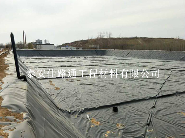 魚塘防滲膜錨固操作技巧:簡潔與創新的結合 魚塘防滲膜錨固操作技巧:簡潔與創新的結合