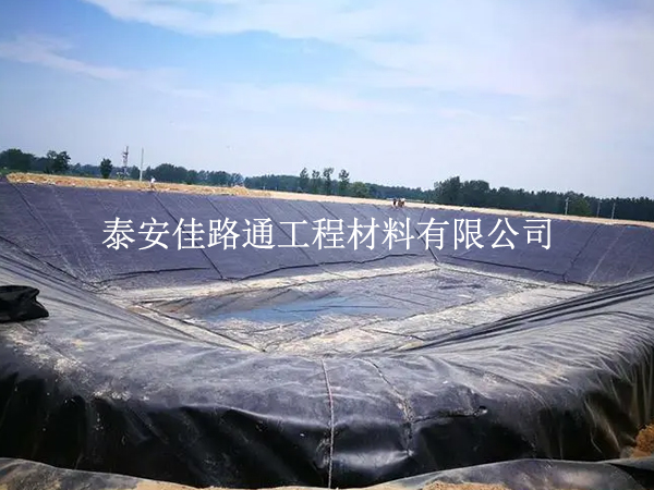 沼氣池防滲膜梅雨季節(jié)鋪設(shè)技巧 沼氣池防滲膜梅雨季節(jié)鋪設(shè)技巧