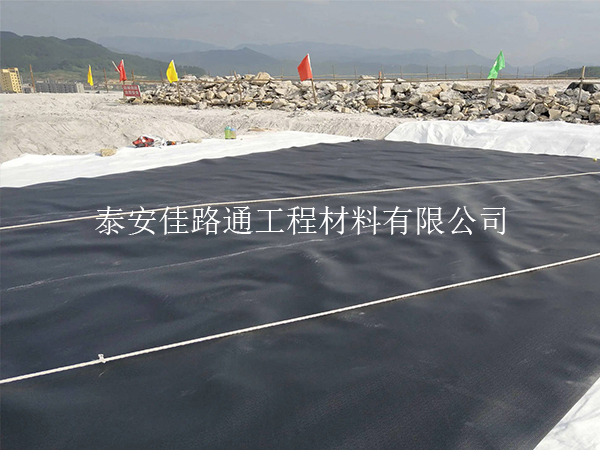 污水處理防滲膜裁剪技巧:精準(zhǔn)高效,助力環(huán)保工程 污水處理防滲膜裁剪技巧:精準(zhǔn)高效,助力環(huán)保工程