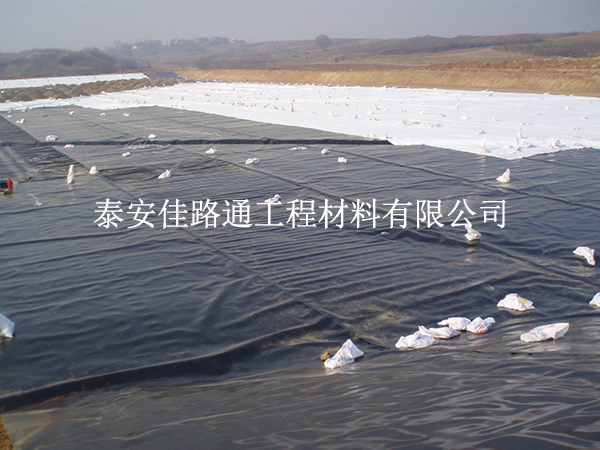 垃圾填埋場防滲膜鋪設中的土壤處理要求 垃圾填埋場防滲膜鋪設中的土壤處理要求