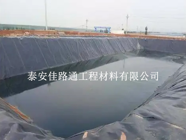 防滲土工膜焊接前的表面清理:確保工程質(zhì)量的隱形基石 防滲土工膜焊接前的表面清理:確保工程質(zhì)量的隱形基石