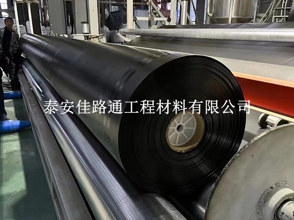 污水處理防滲膜運(yùn)輸技巧:安全高效,輕松啟程 污水處理防滲膜運(yùn)輸技巧:安全高效,輕松啟程
